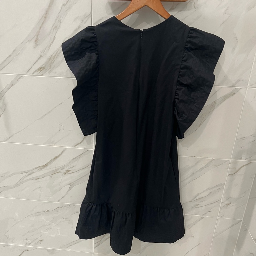 Elegant Black Ruffle Sleeve Dress - Picture 4 of 6
